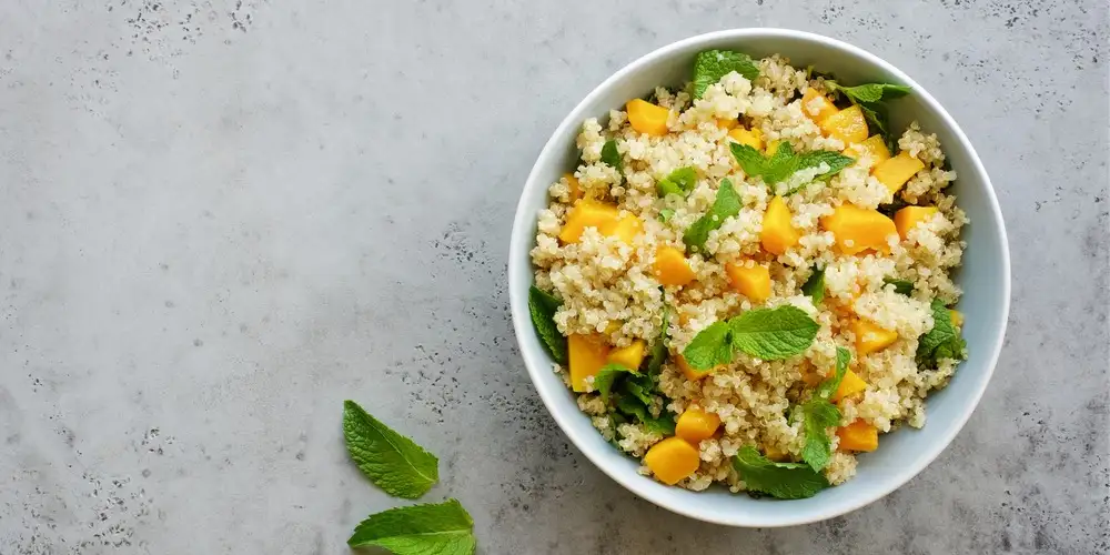 Ensalada de quinoa con hierbas y limón - receta | FoodPal