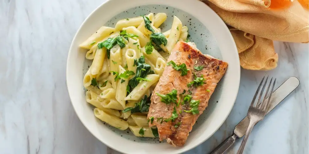 Salmon Spinach Pasta - recipe | FoodPal