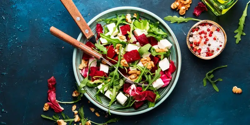 Insalata mista di barbabietola con formaggio di capra a pasta dura -  ricetta